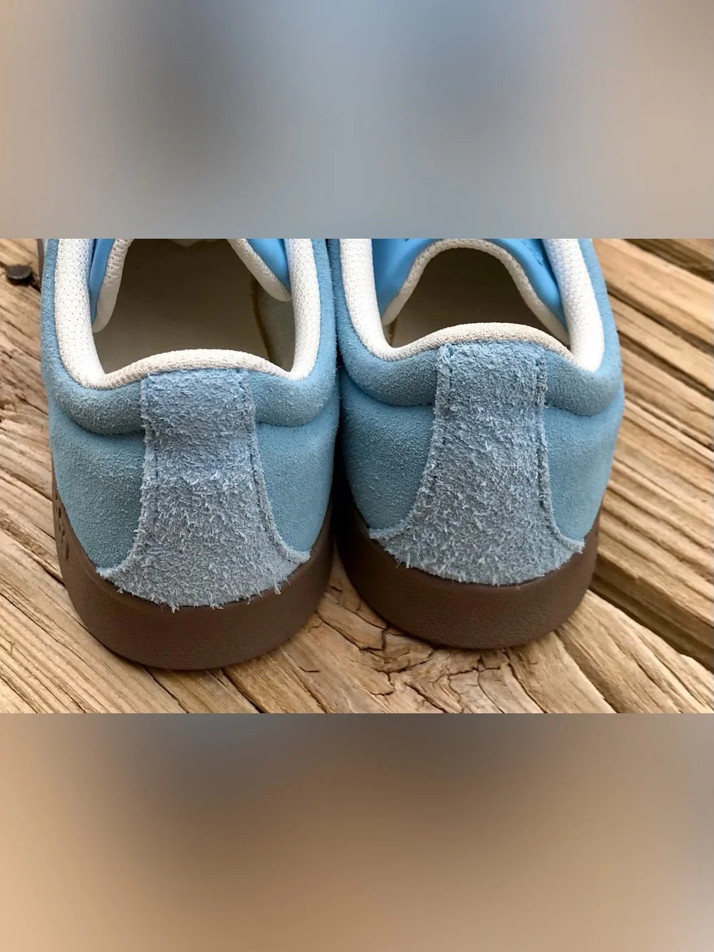 Mens 7 Womens 9 ADIDAS Light Robin Egg Blue Gum Bottom Lace Up Sneakers